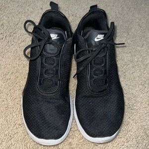 NIKE GYM SHOES